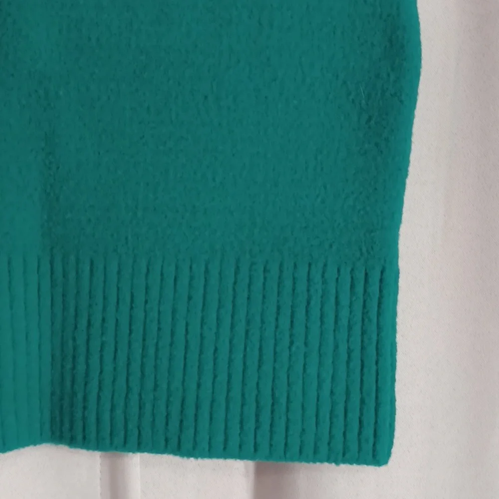 A New Day Fuzzy Sweater Tank Cropped Scoop Neck Rich Green